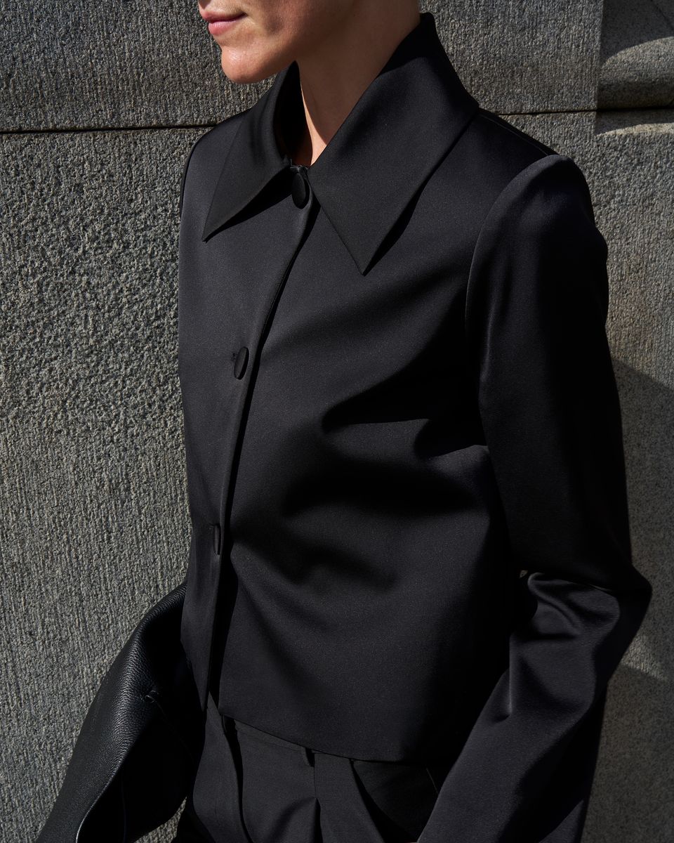 THE DONNA SATIN BLAZER Black