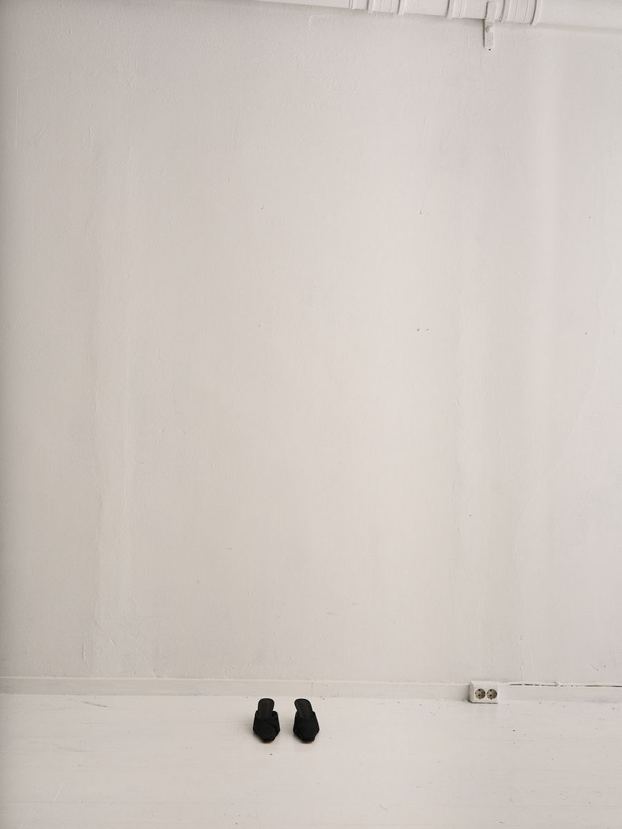 KITTEN HEELS